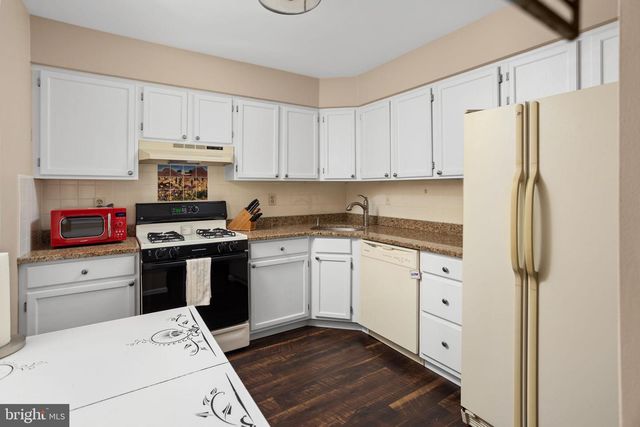 4 CARLYLE CT, Robbinsville, NJ 08691