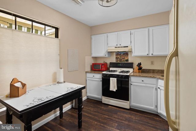 4 CARLYLE CT, Robbinsville, NJ 08691