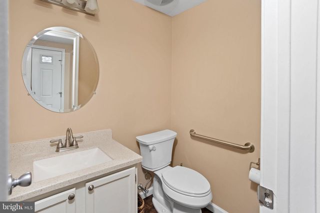 4 CARLYLE CT, Robbinsville, NJ 08691