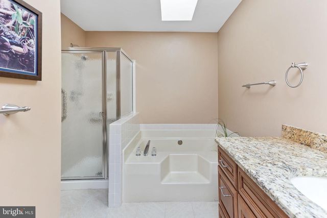 4 CARLYLE CT, Robbinsville, NJ 08691