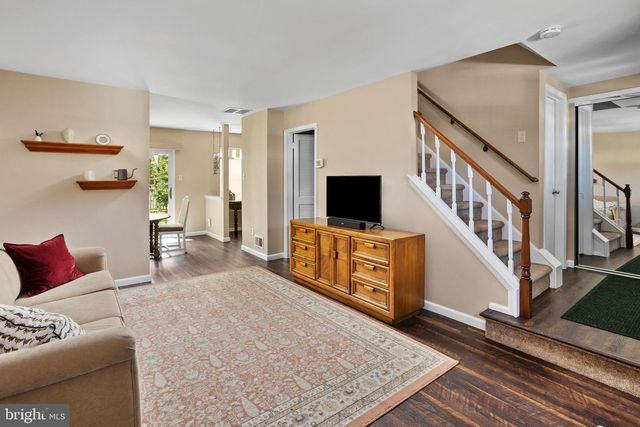 4 CARLYLE CT, Robbinsville, NJ 08691