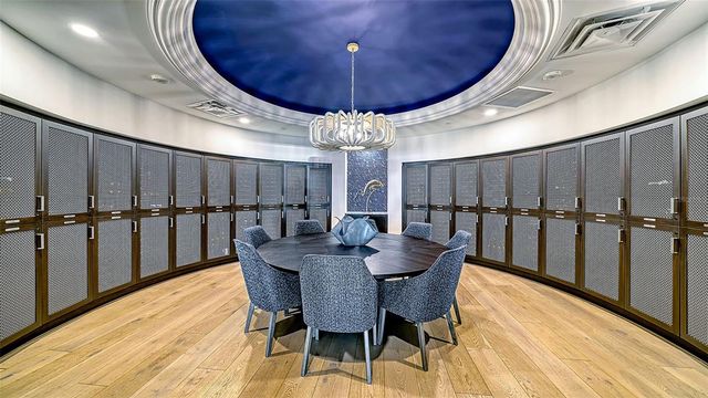 540 N TAMIAMI TRAIL 701, Sarasota, FL 34236