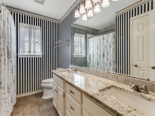 2704 River Forest Court, Bedford, TX 76021