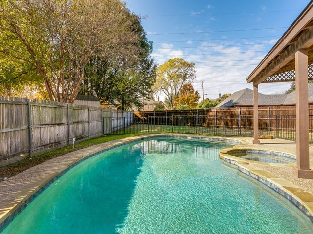 2704 River Forest Court, Bedford, TX 76021