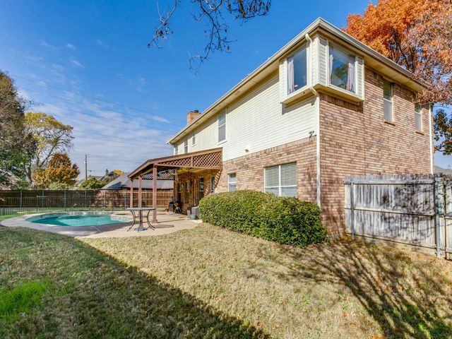 2704 River Forest Court, Bedford, TX 76021