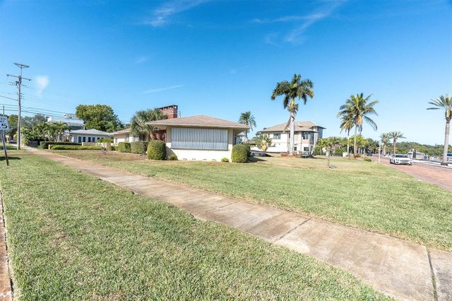 2800 COFFEE POT BOULEVARD NE, St Petersburg, FL 33704