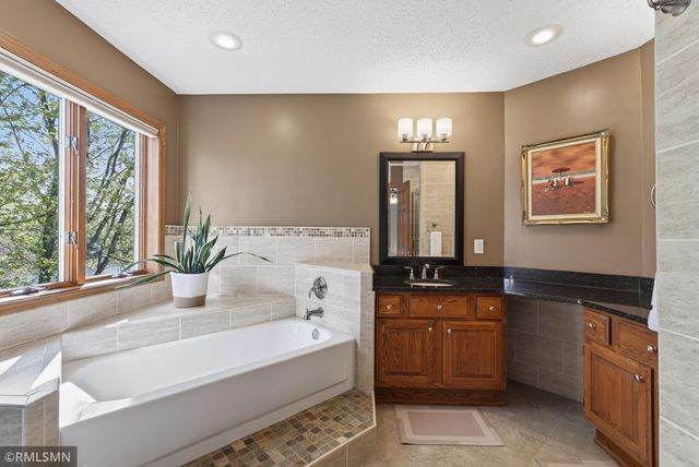 5266 Lakeview Avenue, White Bear Twp, MN 55110