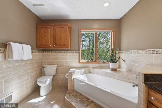 5266 Lakeview Avenue, White Bear Twp, MN 55110
