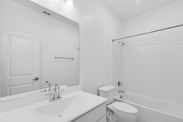 221 Dunovant Drive, Sealy, TX 77474