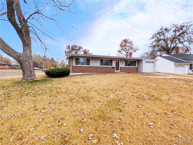 1305 Burning Tree Drive, Florissant, MO 63033