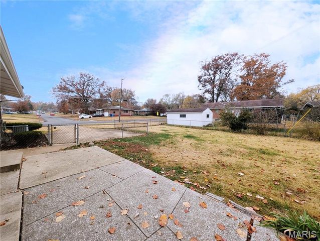 1305 Burning Tree Drive, Florissant, MO 63033