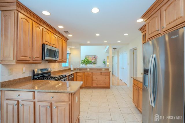 26 Kinglet Drive S, Plainsboro, NJ 08512