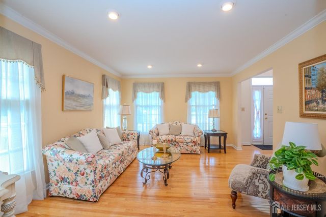 26 Kinglet Drive S, Plainsboro, NJ 08512