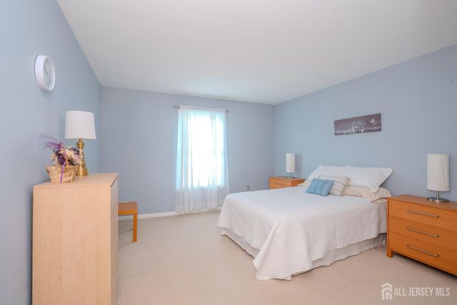 26 Kinglet Drive S, Plainsboro, NJ 08512