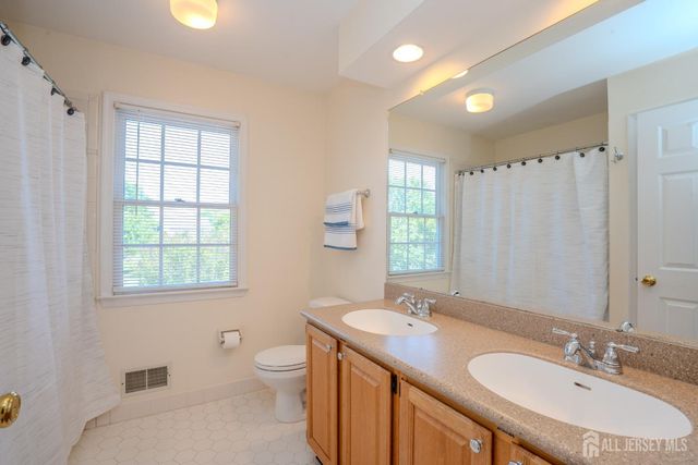 26 Kinglet Drive S, Plainsboro, NJ 08512