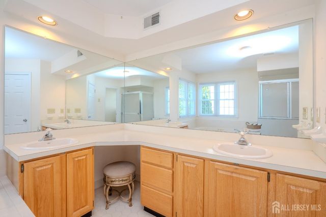 26 Kinglet Drive S, Plainsboro, NJ 08512
