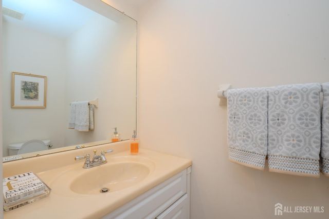 26 Kinglet Drive S, Plainsboro, NJ 08512