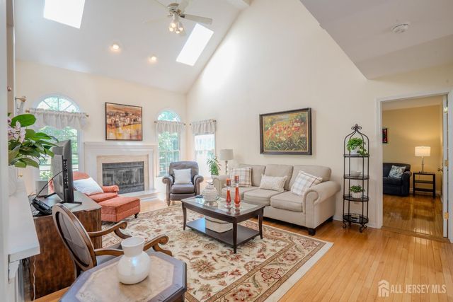 26 Kinglet Drive S, Plainsboro, NJ 08512