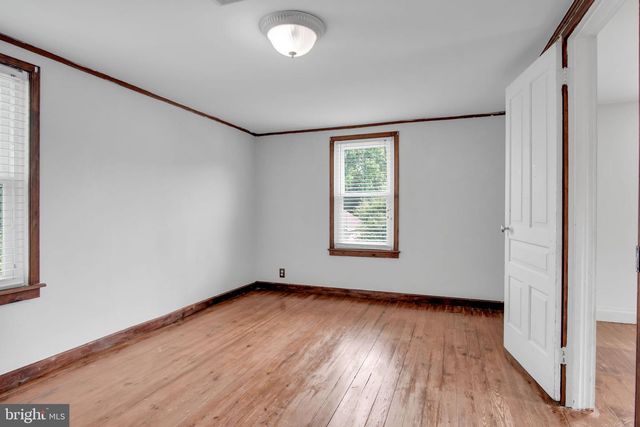 61 W MAIN ST, New Kingstown, PA 17072