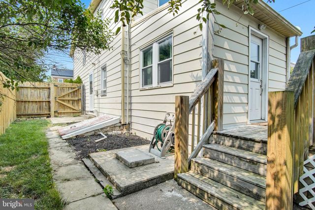 61 W MAIN ST, New Kingstown, PA 17072