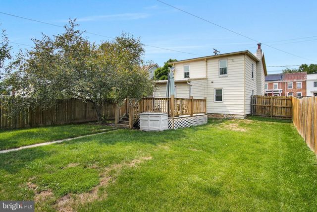 61 W MAIN ST, New Kingstown, PA 17072