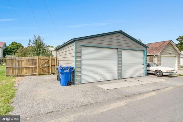 61 W MAIN ST, New Kingstown, PA 17072