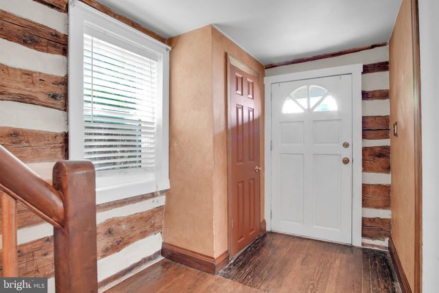 61 W MAIN ST, New Kingstown, PA 17072