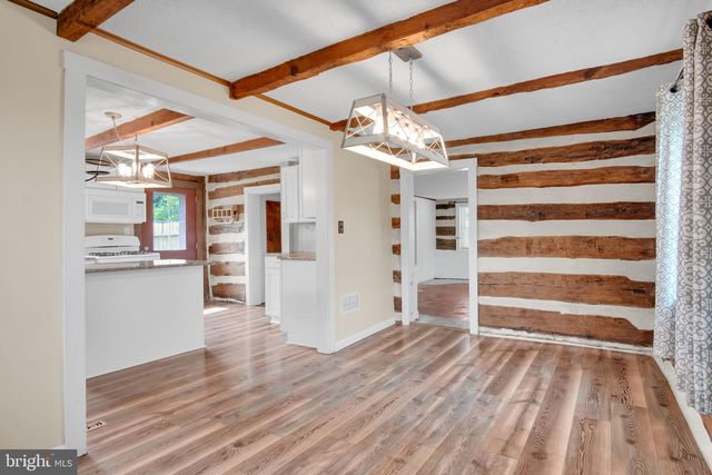 61 W MAIN ST, New Kingstown, PA 17072