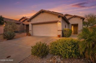 1046 W Pastora Peak Drive, Green Valley, AZ 85614