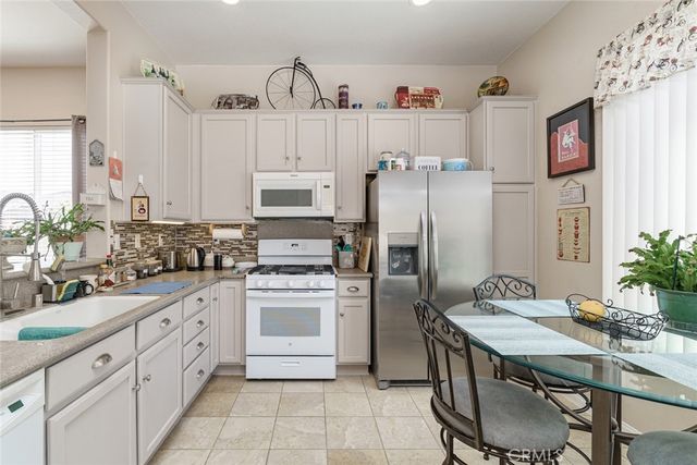 19493 Tor Hill, Apple Valley, CA 92308