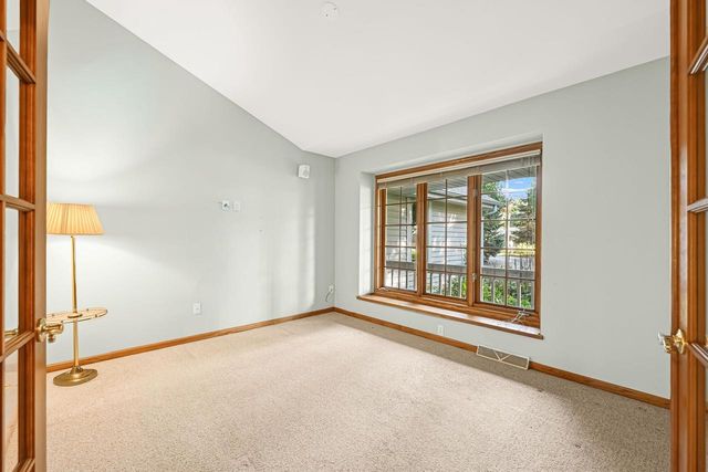 1244 Hickory DRIVE N, Waukesha, WI 53186