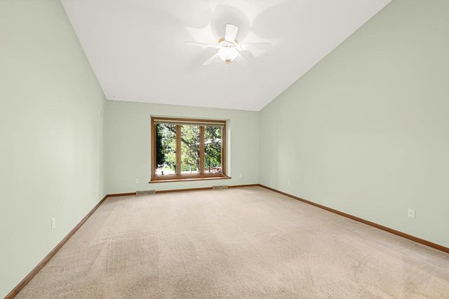 1244 Hickory DRIVE N, Waukesha, WI 53186
