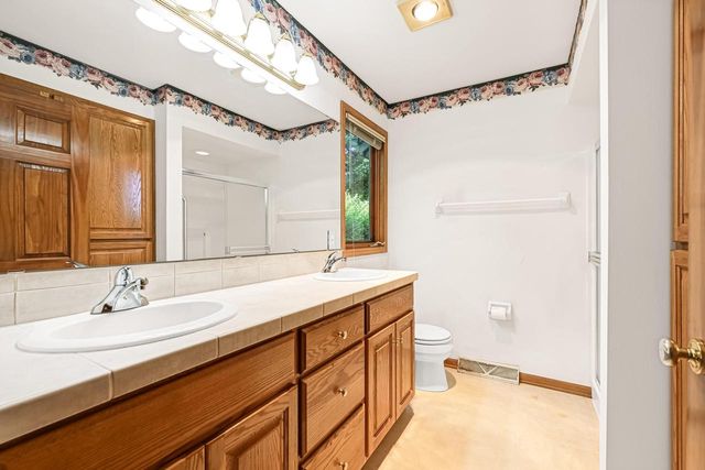 1244 Hickory DRIVE N, Waukesha, WI 53186