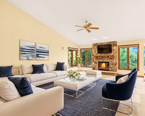 1244 Hickory DRIVE N, Waukesha, WI 53186