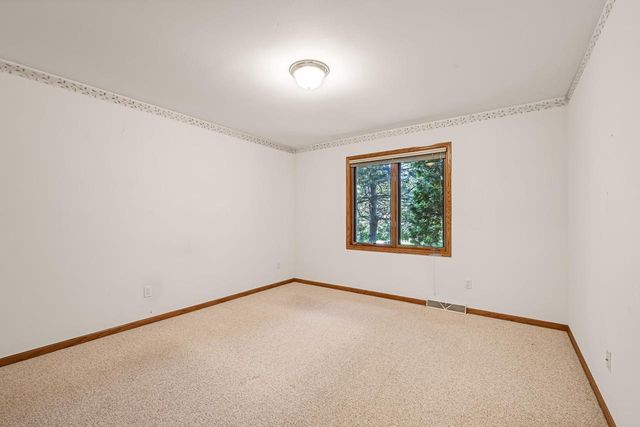 1244 Hickory DRIVE N, Waukesha, WI 53186