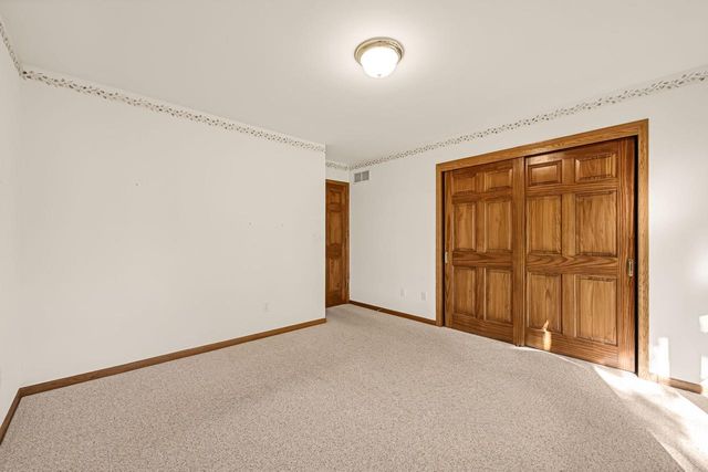 1244 Hickory DRIVE N, Waukesha, WI 53186
