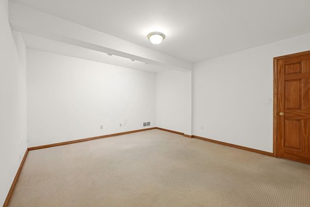 1244 Hickory DRIVE N, Waukesha, WI 53186