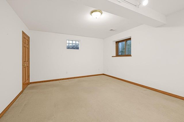1244 Hickory DRIVE N, Waukesha, WI 53186