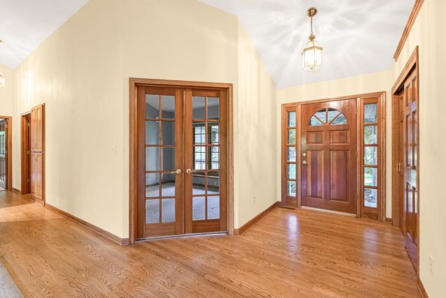 1244 Hickory DRIVE N, Waukesha, WI 53186