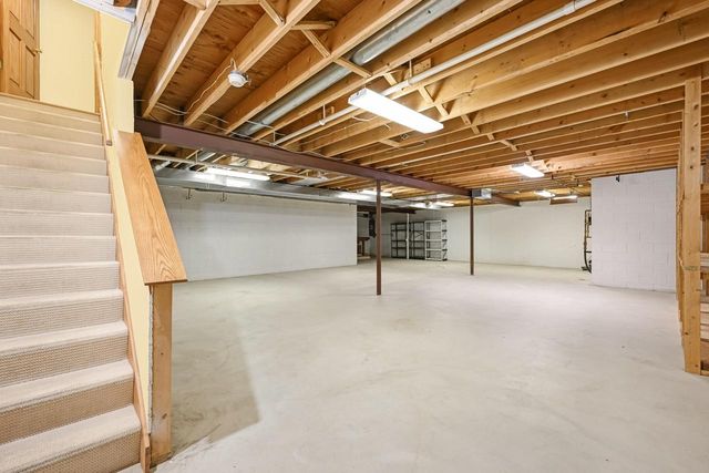 1244 Hickory DRIVE N, Waukesha, WI 53186