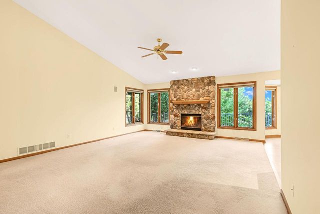 1244 Hickory DRIVE N, Waukesha, WI 53186