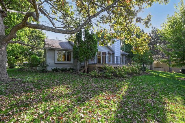 1244 Hickory DRIVE N, Waukesha, WI 53186