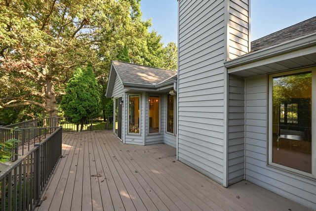 1244 Hickory DRIVE N, Waukesha, WI 53186
