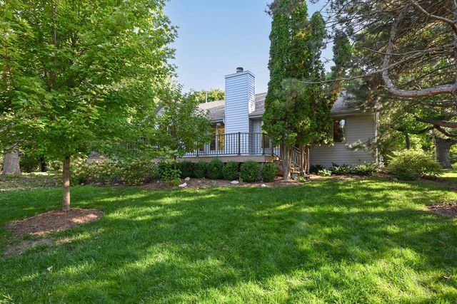 1244 Hickory DRIVE N, Waukesha, WI 53186