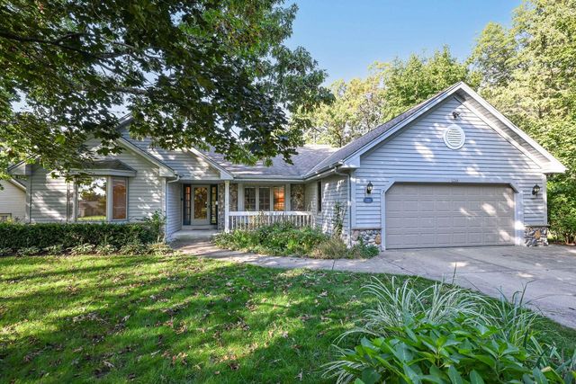 1244 Hickory DRIVE N, Waukesha, WI 53186