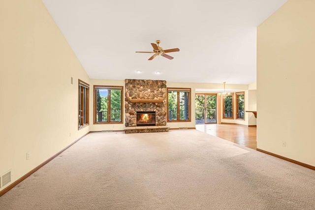 1244 Hickory DRIVE N, Waukesha, WI 53186