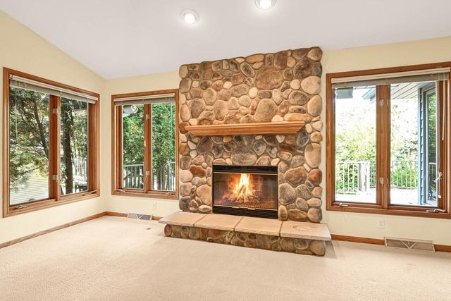 1244 Hickory DRIVE N, Waukesha, WI 53186