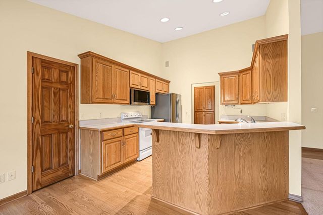 1244 Hickory DRIVE N, Waukesha, WI 53186