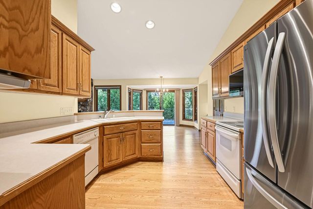 1244 Hickory DRIVE N, Waukesha, WI 53186