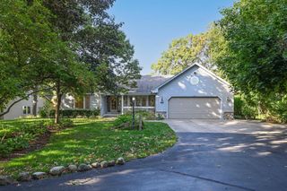 1244 Hickory DRIVE N, Waukesha, WI 53186